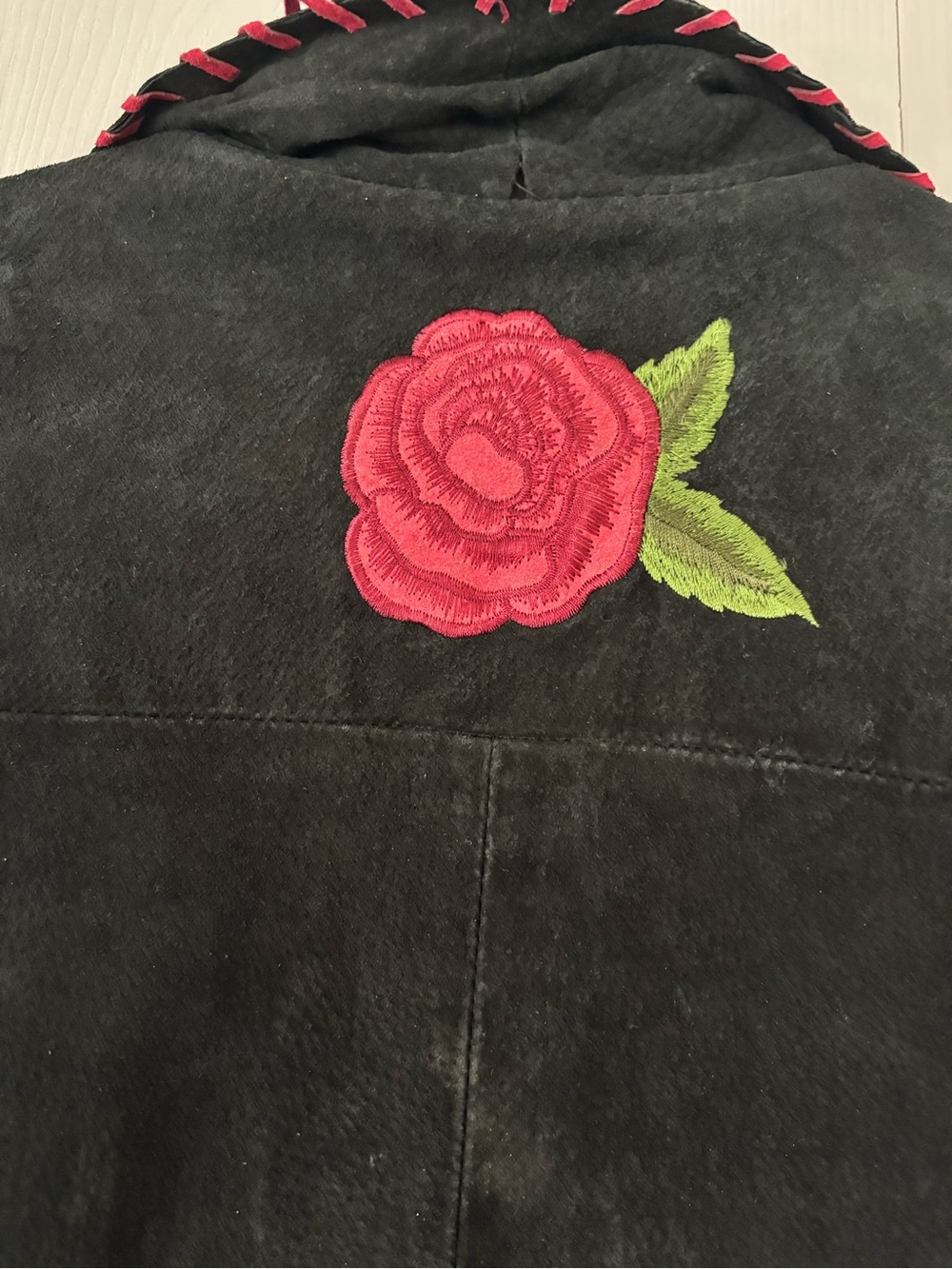 Cracker Barrel Black Suede Jacket with Red Rose Embroidery - Picture 5 of 10